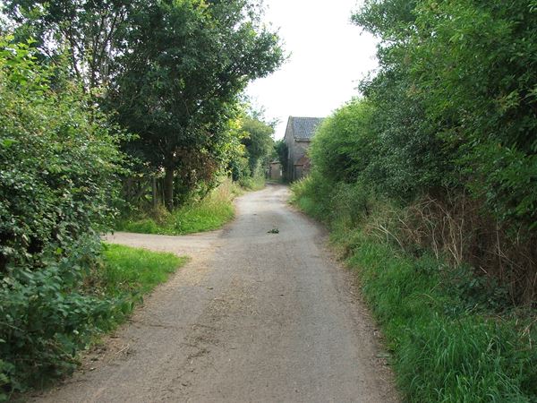 Image,  UK, England, Notts, public foot path between Market Warsop and Sookholme